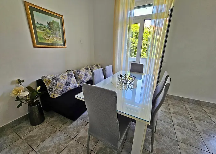 尼娜玛丽公寓 公寓 *