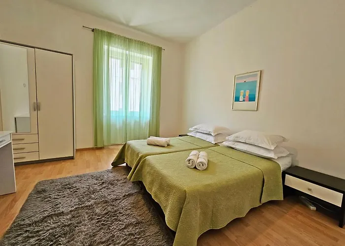 尼娜玛丽公寓 *