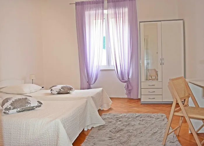 尼娜玛丽公寓 *