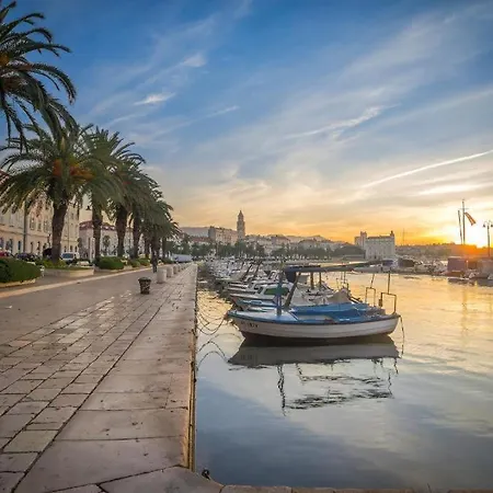 Nina Marie Сплит