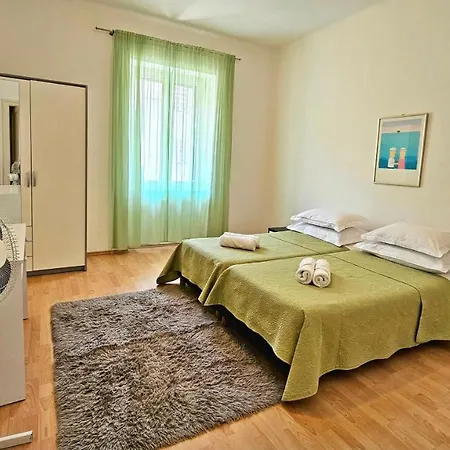 Nina Marie Apartment Split