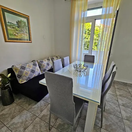 Nina Marie Apartment *