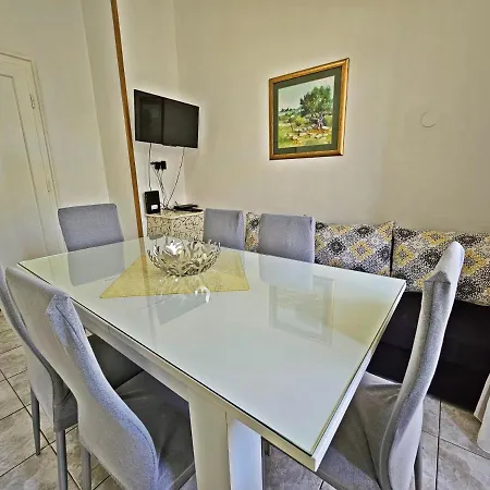 Апартаменты Nina Marie *